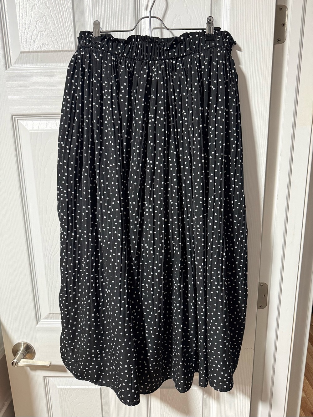 Polka Dot Pleated Black Midi Skirt